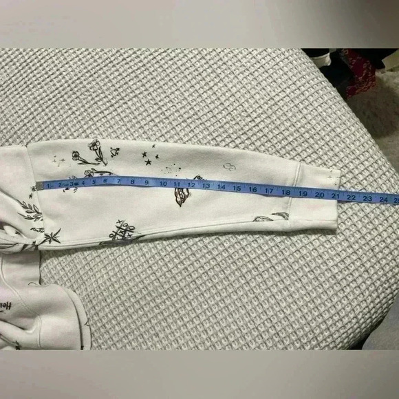 Abercrombie & Fitch Relaxed
Soft A&F Fleece White Graffiti Size M - Picture 6 of 6